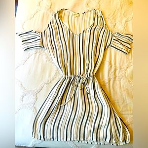 Cloth and Stone/ L / white w/ gray/black stripes